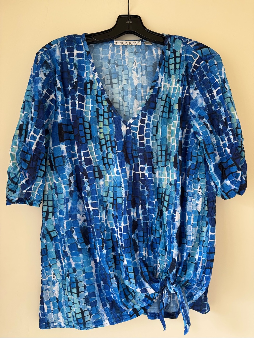 SNO SKINS Blue Mosaic V-Neck Tie-Hem Blouse